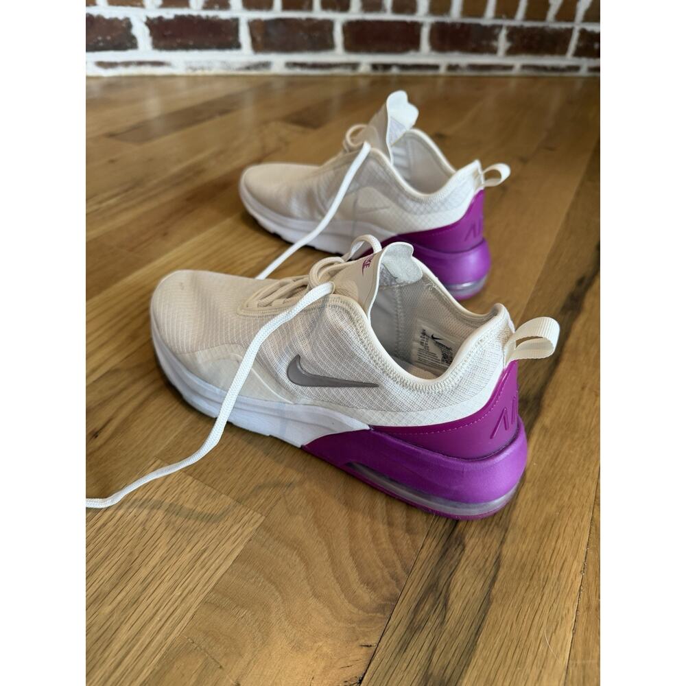 Nike Womens Air Max Motion 2 Running Shoes White AO0352-006 Mesh Lace Up Size 10 - Picture 2 of 10